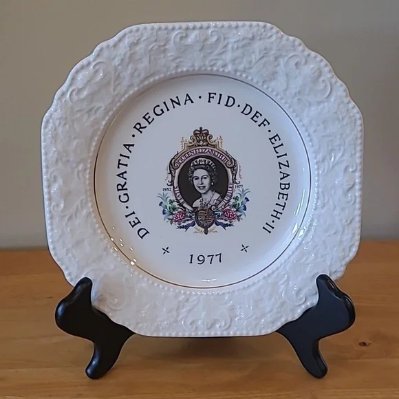 LORD NELSON POTTERY 1977 Silver Jubilee Her Majesty Queen Elizabeth II Plate - Picture 1 of 13